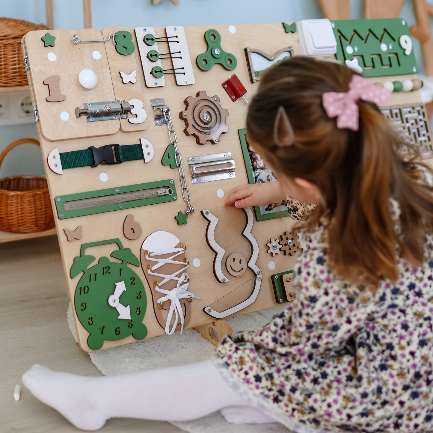 Safe and non-toxic wooden sensory board with wildlife magnets