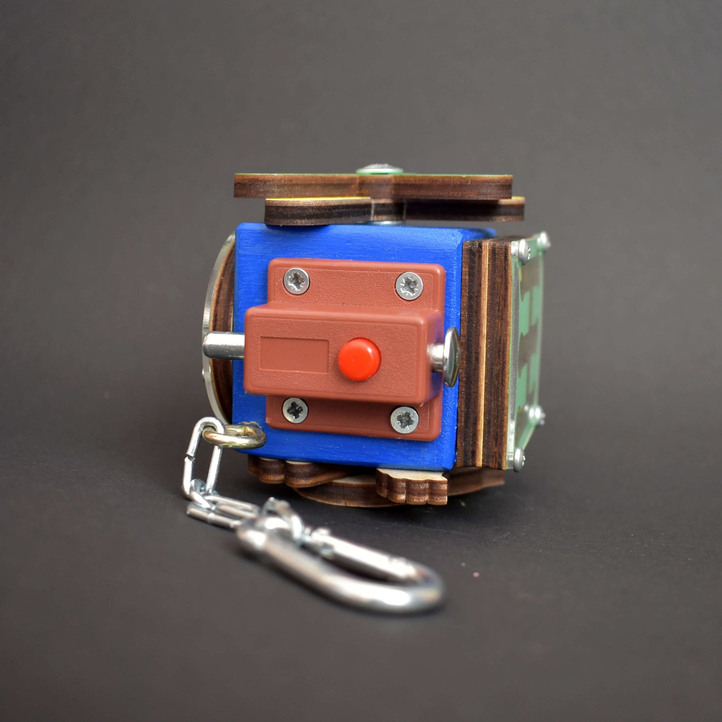 Owl-themed travel cube for kids