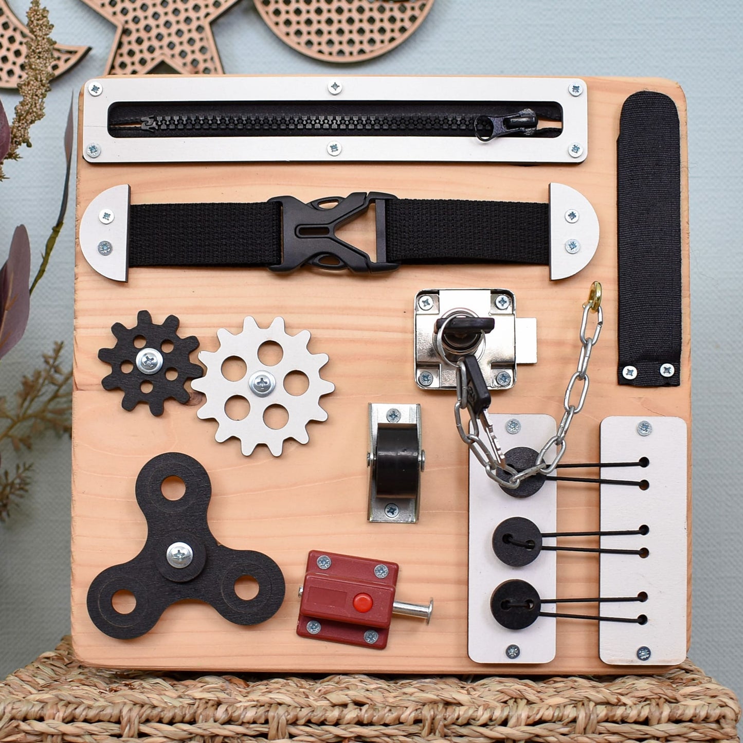 XS-sized busy board for Alzheimer’s patients