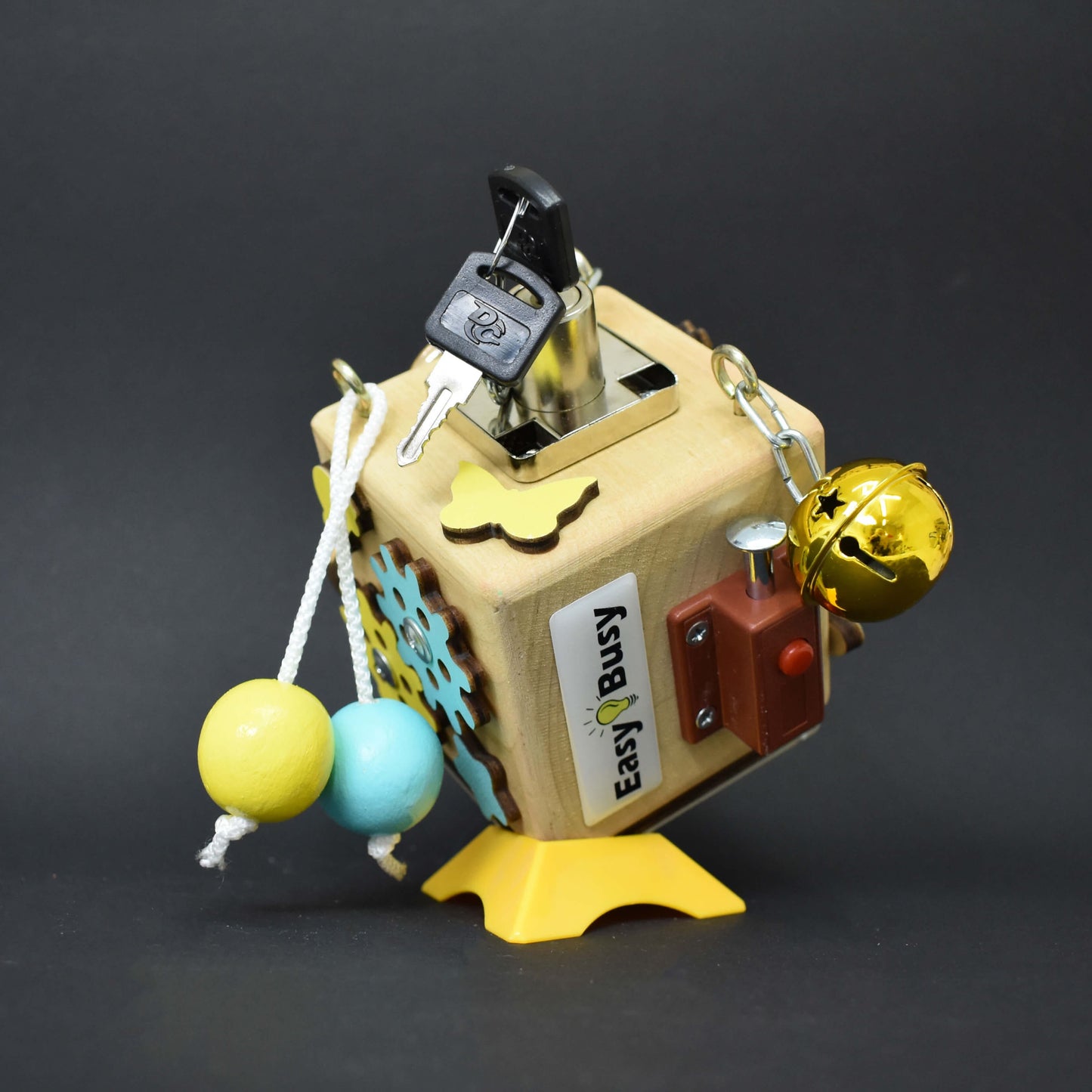 Educational travel cube with sensory features
