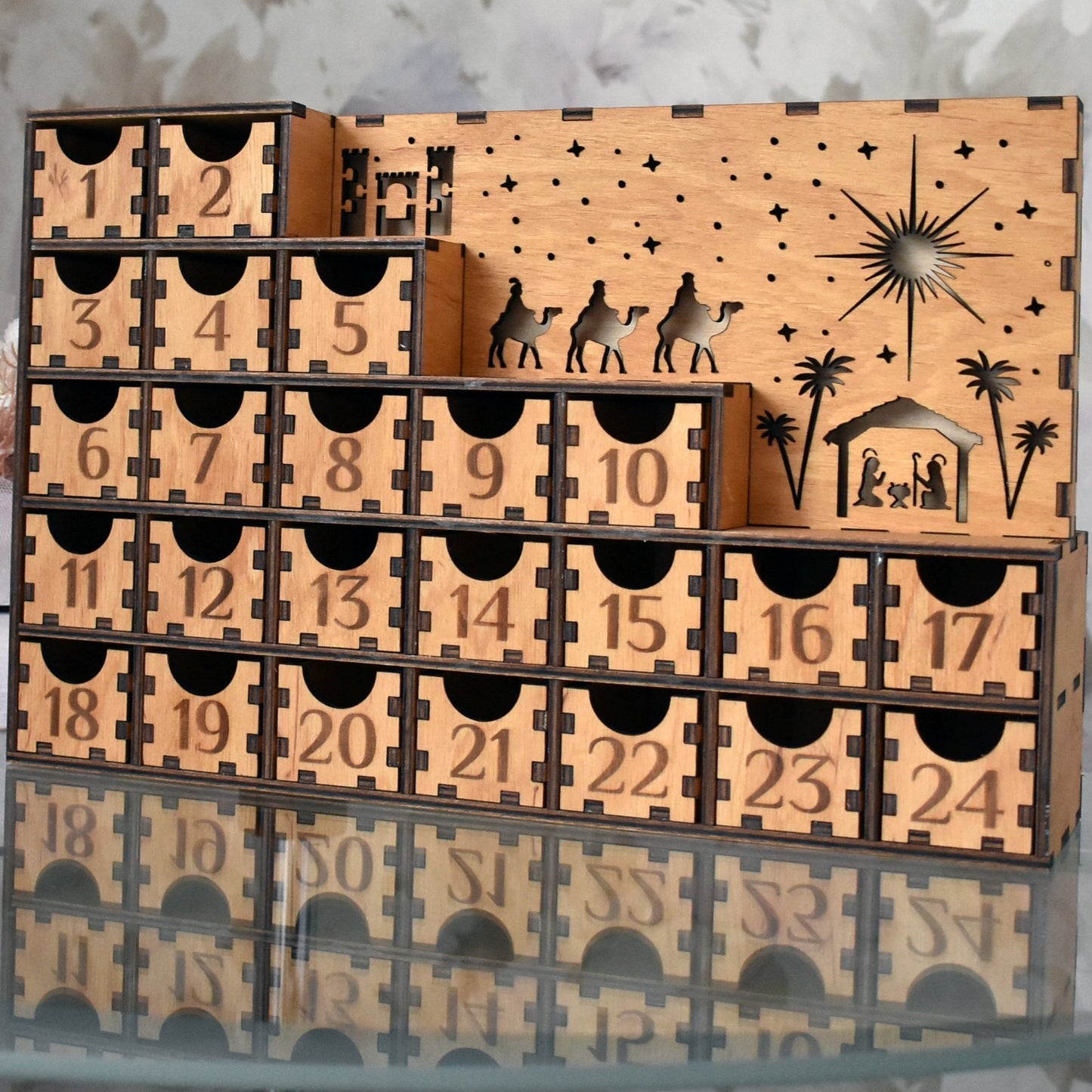 Advent Calendar Next to a Christmas Tree – A beautifully styled shot of the Advent calendar placed next to a decorated Christmas tree, enhancing the festive atmosphere