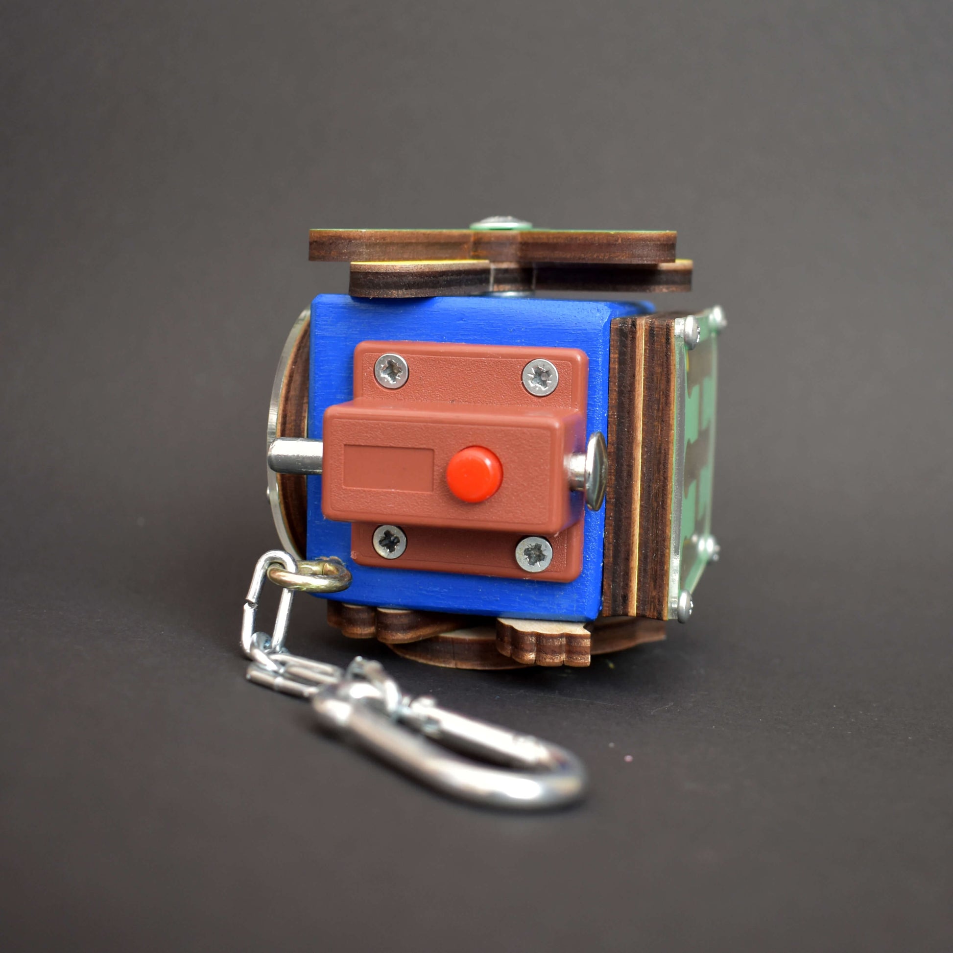 Owl-themed travel cube for kids