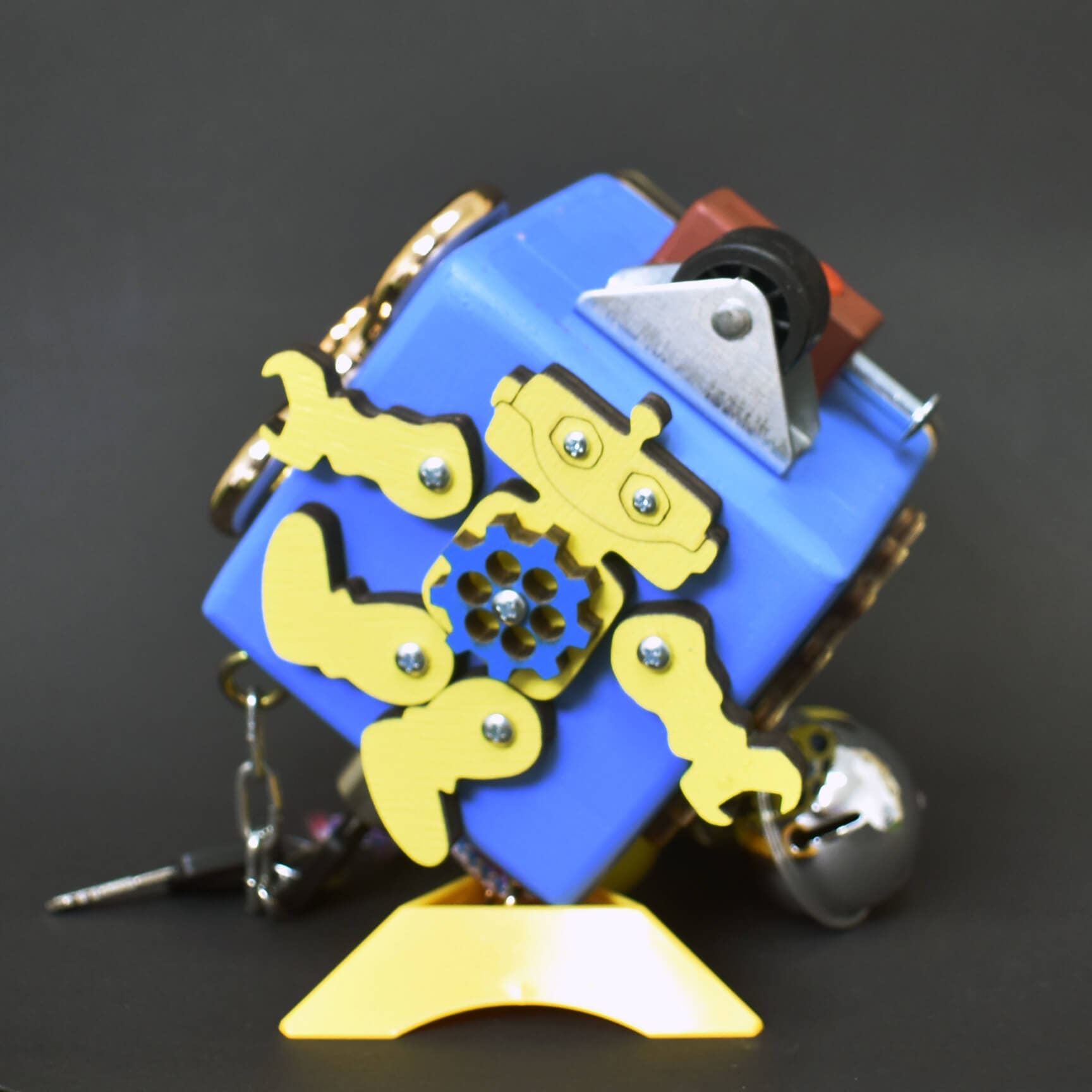 Vibrant travel toy cube with educational features